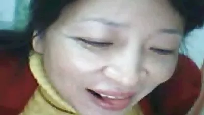 Seorang wanita dewasa sex vidio porno jepang membelai dia.
